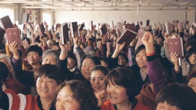 worshipers with bibles